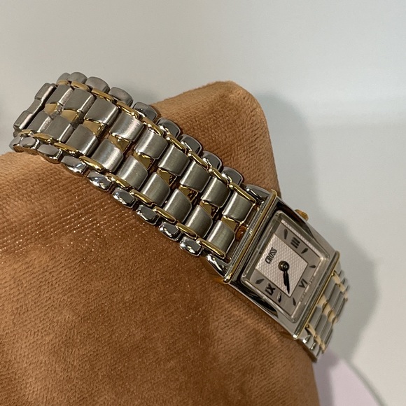 Vintage CROSS Swiss Timepiece Watch Stainless Steel Yellow Gold Water Resistant - Picture 4 of 15